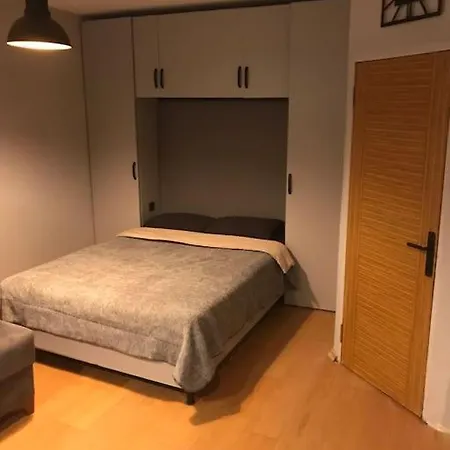Konforunda Site Ici Guvenlikli Studyo Daire アパート *